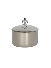 Box with lily 10x10x10cm